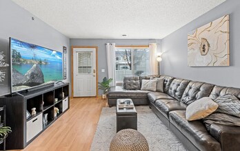 15787 Upper Fjord Way in Apple Valley, MN - Building Photo - Building Photo