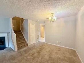 5731 Cougar Ln in Charlotte, NC - Building Photo - Building Photo