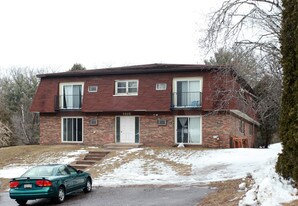 1315 15th Ave E in Menomonie, WI - Building Photo