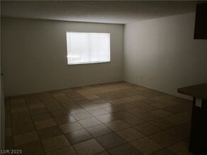 2209 N Jones Blvd in Las Vegas, NV - Foto de edificio - Building Photo