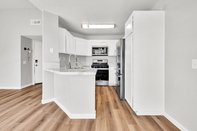 property at 2604 Avenida Del Vista