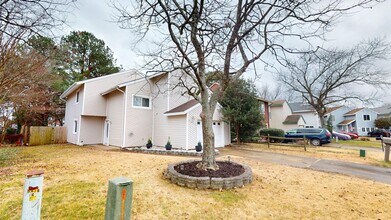 5472 Chatham Lake Dr in Virginia Beach, VA - Building Photo - Building Photo