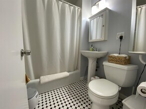 25 Kenwood St, Unit 1 in Cambridge, MA - Foto de edificio - Building Photo
