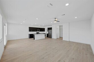 136 New Hvn St in San Marcos, TX - Foto de edificio - Building Photo