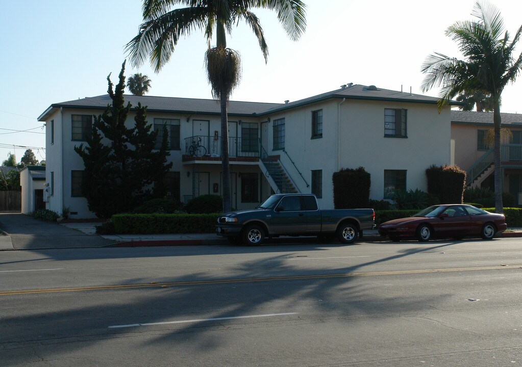 2901 State St in Santa Barbara, CA - Building Photo