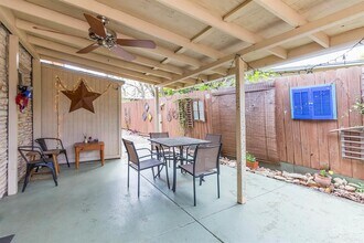 2011 Meadowridge Dr in Austin, TX - Building Photo - Building Photo