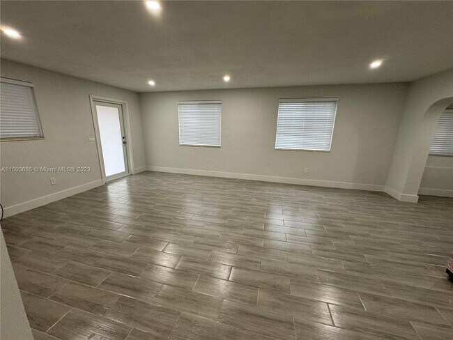 11138 SW 6th St-Unit -0 in Miami, FL - Building Photo - Building Photo