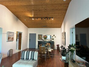 55 Ocean Ln Dr in Key Biscayne, FL - Foto de edificio - Building Photo