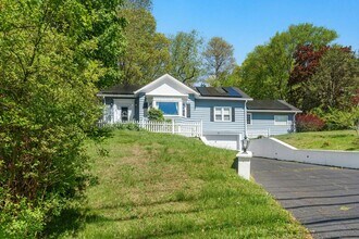 564 Fairfield Woods Rd in Fairfield, CT - Building Photo - Building Photo