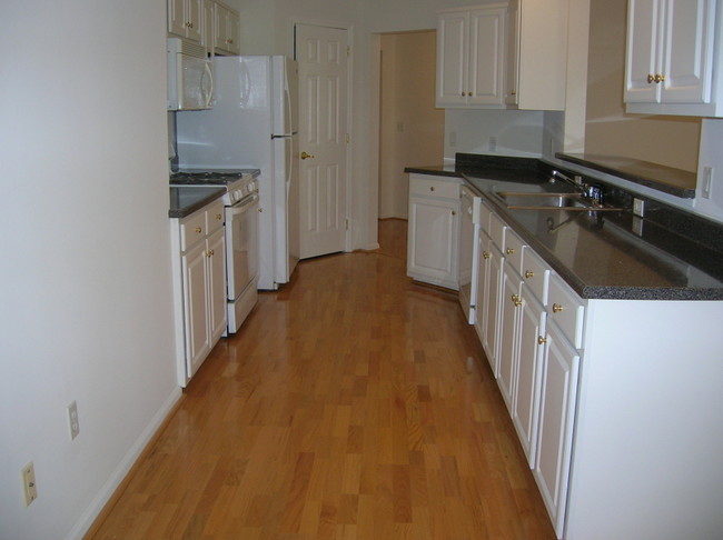 1104 Carter Dr-Unit -1104 in Rockaway, NJ - Foto de edificio - Building Photo