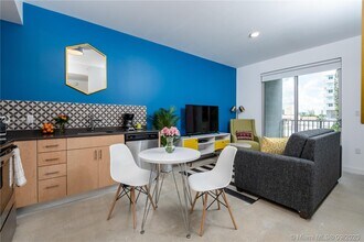 765 NW 1st St-Unit -302 in Miami, FL - Building Photo - Building Photo