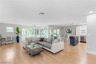 200 Georgetown Blvd in Naples, FL - Building Photo - Building Photo