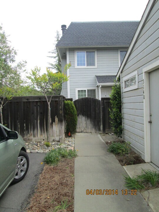 3140 Woods Cir in Davis, CA - Foto de edificio