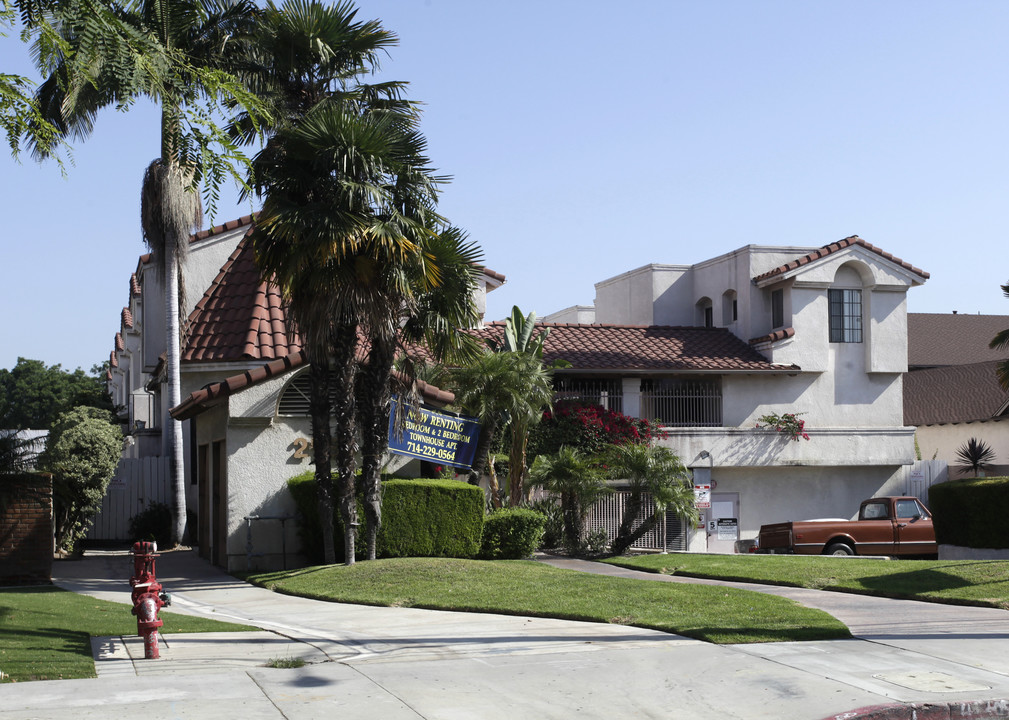 Amalfi Terrace in Anaheim, CA - Building Photo