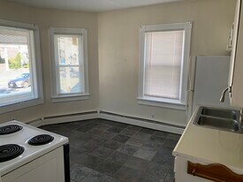 900 Broadway, Unit 1F in East Providence, RI - Building Photo