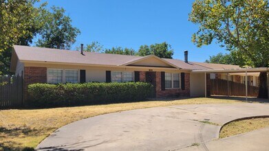1925 70th St in Lubbock, TX - Building Photo - Building Photo