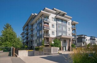 1516 Mccallum Rd in Abbotsford, BC - Building Photo