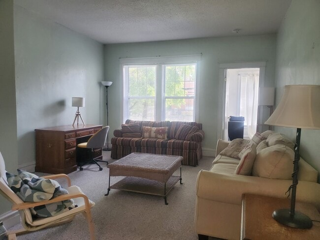 6621 University Dr, Unit ApartmentAcrossWashU in University City, MO - Building Photo - Building Photo