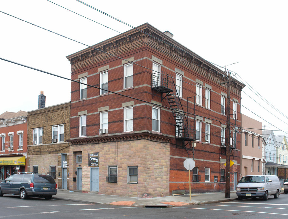 14 1st St in Elizabeth, NJ - Building Photo