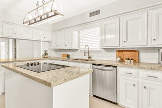 5421 Blue Haven Dr in Willis, TX - Foto de edificio - Building Photo