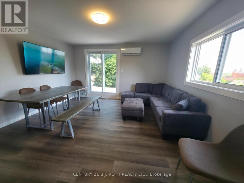 82 Albert St N in Orillia, ON - Building Photo