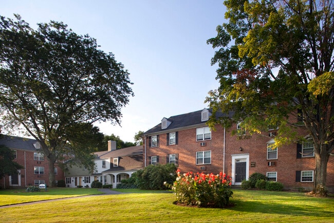 Beverly Commons in Beverly, MA - Foto de edificio - Building Photo
