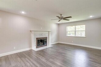 603 Bondstone Dr in Dallas, TX - Foto de edificio - Building Photo