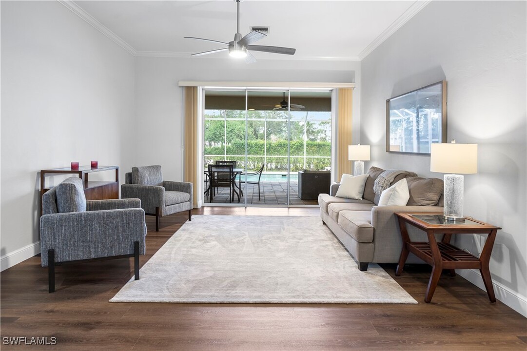 135 Muirfield Cir in Naples, FL - Building Photo