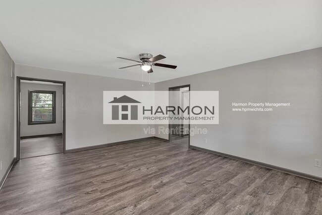 8302 E Gilbert St in Wichita, KS - Foto de edificio - Building Photo