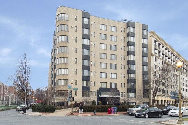 property at 1 Scott Cir NW