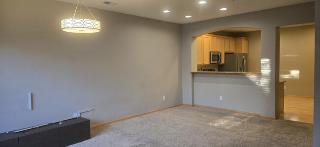 11289 Preswick Blvd in Eden Prairie, MN - Building Photo - Building Photo