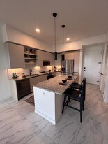 2362 NE 172nd St, Unit B22 in North Miami Beach, FL - Building Photo