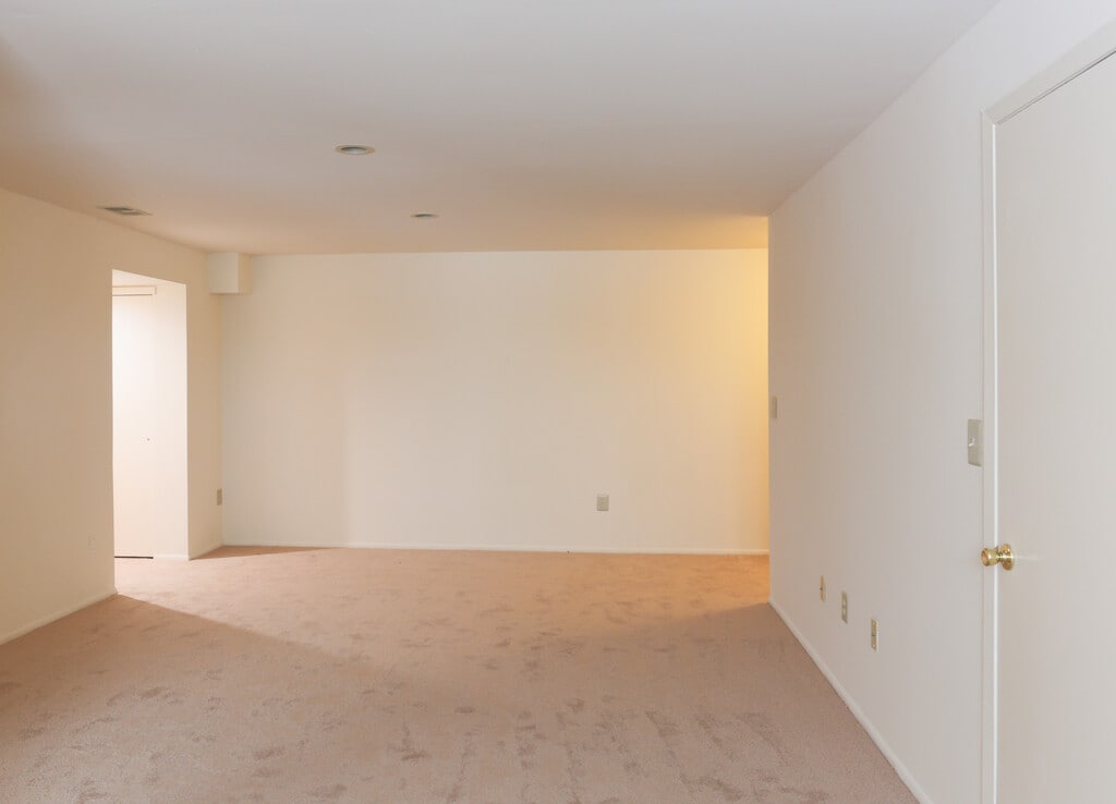 Rustic Ridge Apartments in Rockaway, NJ | ApartmentHomeLiving.com