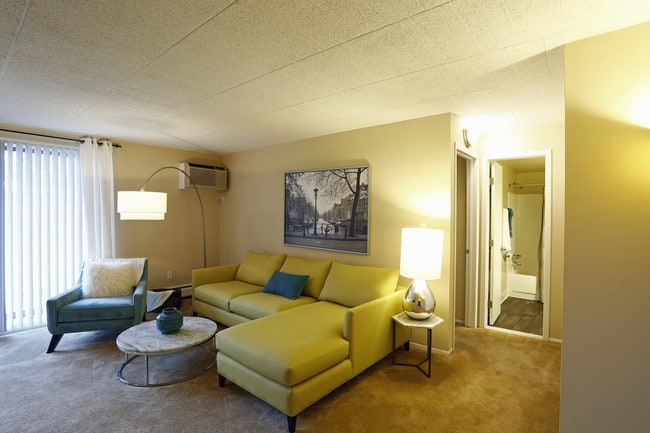 Sky Gate Apartments in Westland, MI - Foto de edificio - Interior Photo