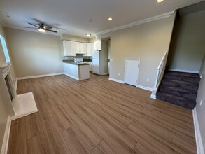 22651 Del Valle St in Los Angeles, CA - Building Photo - Building Photo