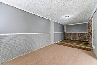 1961 Valley Ridge Dr SW in Atlanta, GA - Building Photo - Building Photo