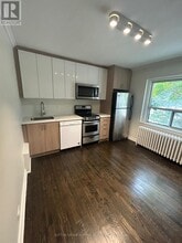166 Eastbourne Ave in Toronto, ON - Building Photo - Building Photo