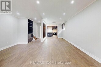 36 Tealham Dr in Toronto, ON - Building Photo - Building Photo