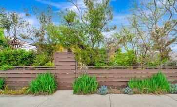 4036-4036 Higuera St in Culver City, CA - Building Photo - Building Photo