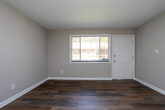 Elm Villa Apartments in Greenville, NC - Building Photo - Interior Photo