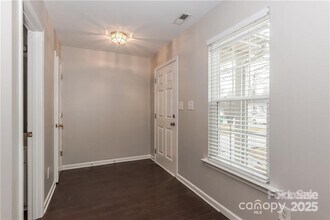 231 Woodlynn Dr in Charlotte, NC - Foto de edificio - Building Photo