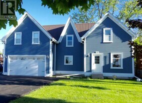 126 Reach St in Uxbridge, ON - Building Photo