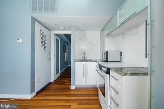 2211 South St in Philadelphia, PA - Building Photo - Building Photo