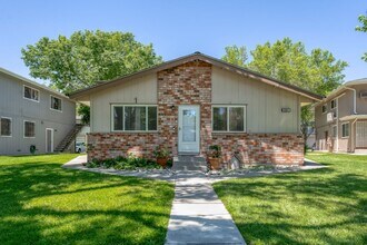 661 Oakwood Dr in Sparks, NV - Building Photo - Building Photo