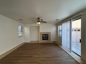 10521 Foggy Glen Ave in Las Vegas, NV - Building Photo - Building Photo