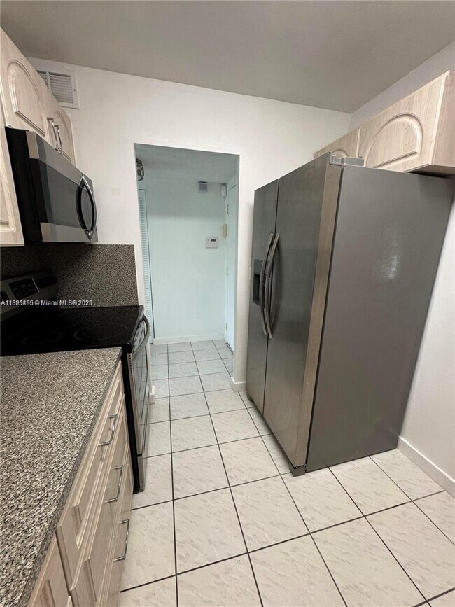 7787 SW 86th St, Unit E-106 in Miami, FL - Building Photo - Building Photo