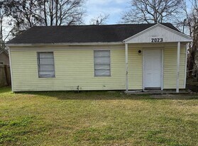 2023 Delaware St in Beaumont, TX - Building Photo