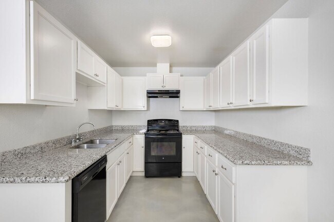 638 Luke St in Dayton, TX - Building Photo - Building Photo