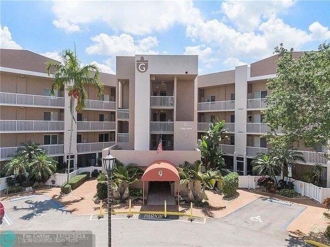 7800 Trent Dr in Tamarac, FL - Foto de edificio - Building Photo