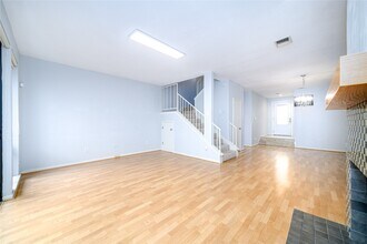 7505 Memorial Woods Dr in Houston, TX - Building Photo - Building Photo